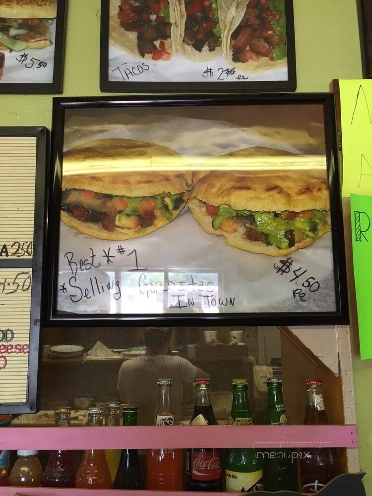 Juan's Tacos - Devine, TX