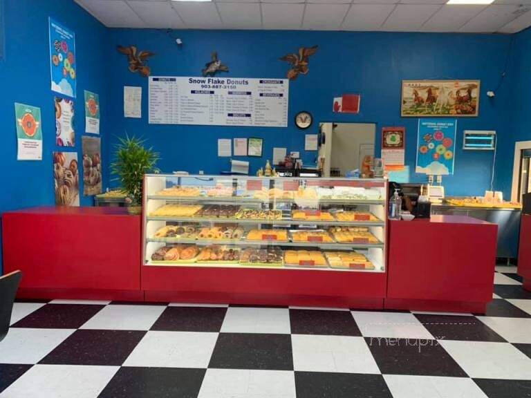 Snowflake Donut Shop - Gun Barrel City, TX